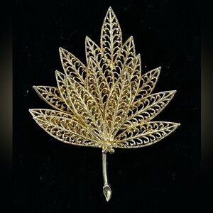 1608 PIM 1950’s Maple Leaf Multidimensional Filigree Brooch Gold Plated